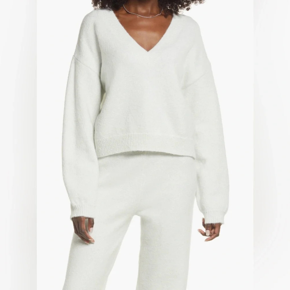 Cozy sparkle white v neck Open Edit pullover cropped sweater Christmas cocktail